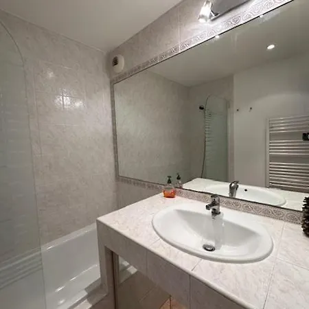 Parc Exflora With Parking, 2br Appartement *