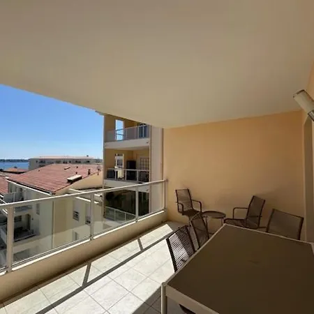 Parc Exflora With Parking, 2br Appartement *